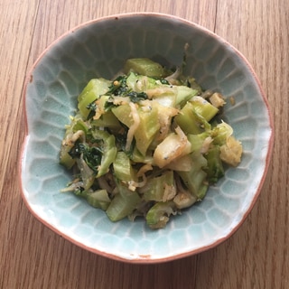 美味しい♫カリフラワーの葉、茎とシラスの炒め物